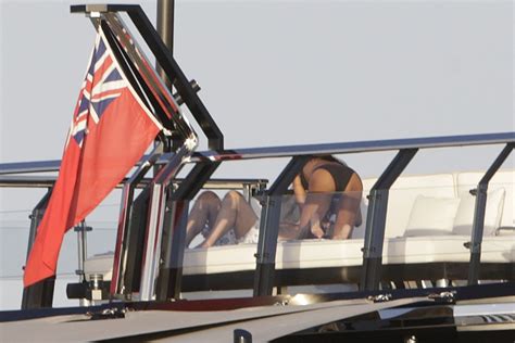 Naomi Campbell’s Plunging Swimsuit On Yacht: .